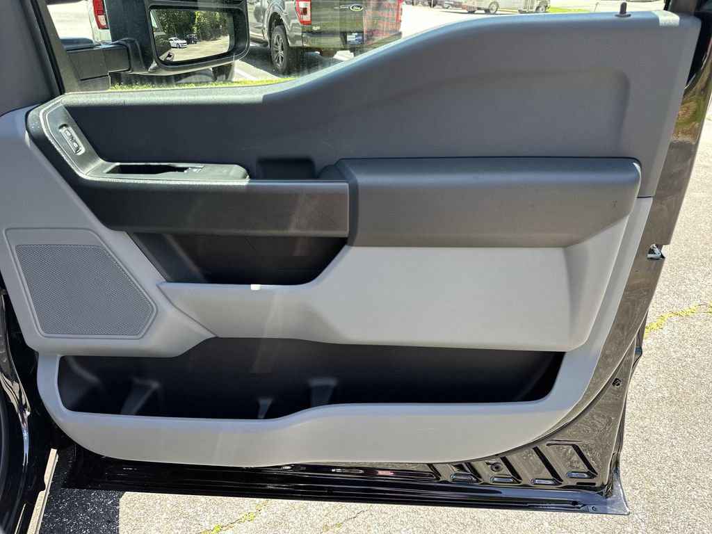 New 2025 Ford F250 XL w/ XL Chrome Package RWD image 24