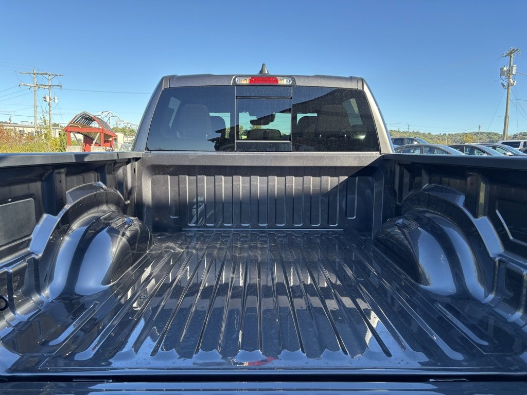 New 2026 RAM 1500 4x4 Crew Cab image 33