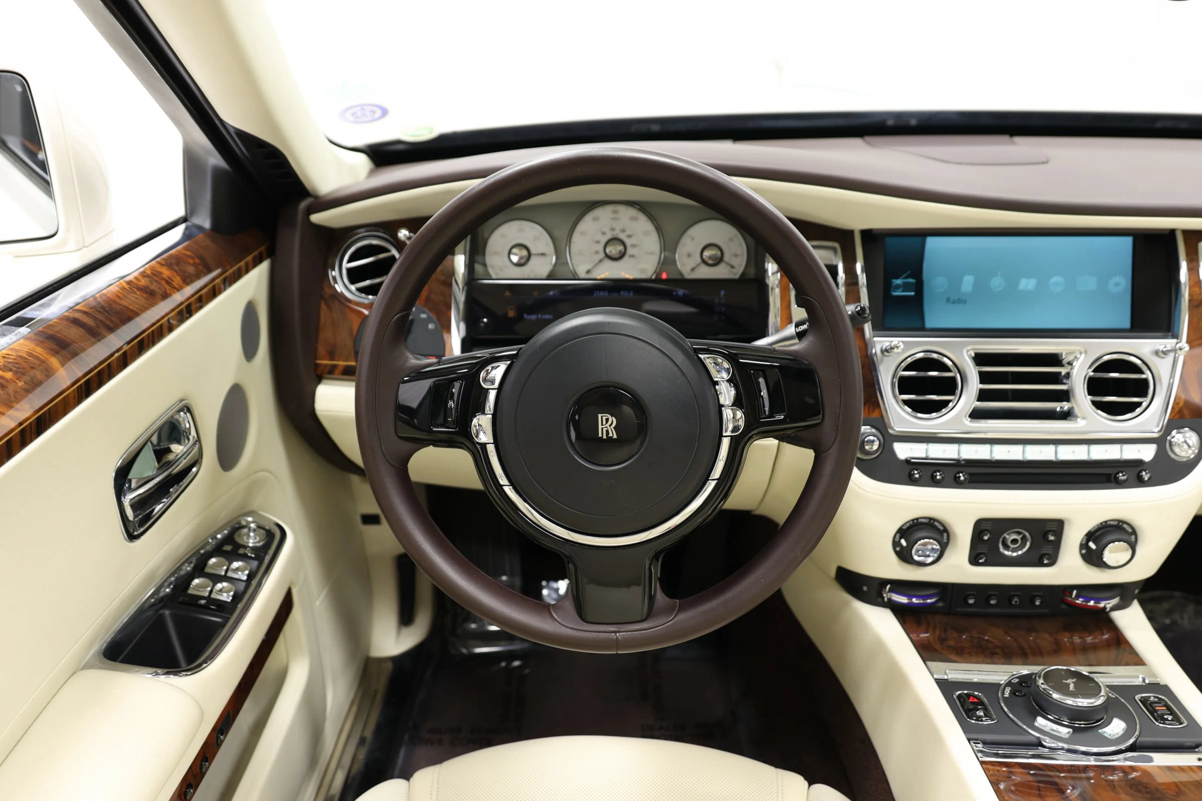 Used 2016 Rolls-Royce Ghost RWD image 25