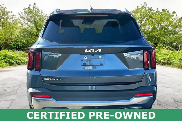 Certified 2025 Kia Sorento S image 4