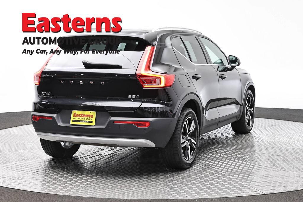 Used 2023 Volvo XC40 B5 Plus AWD/4WD image 5
