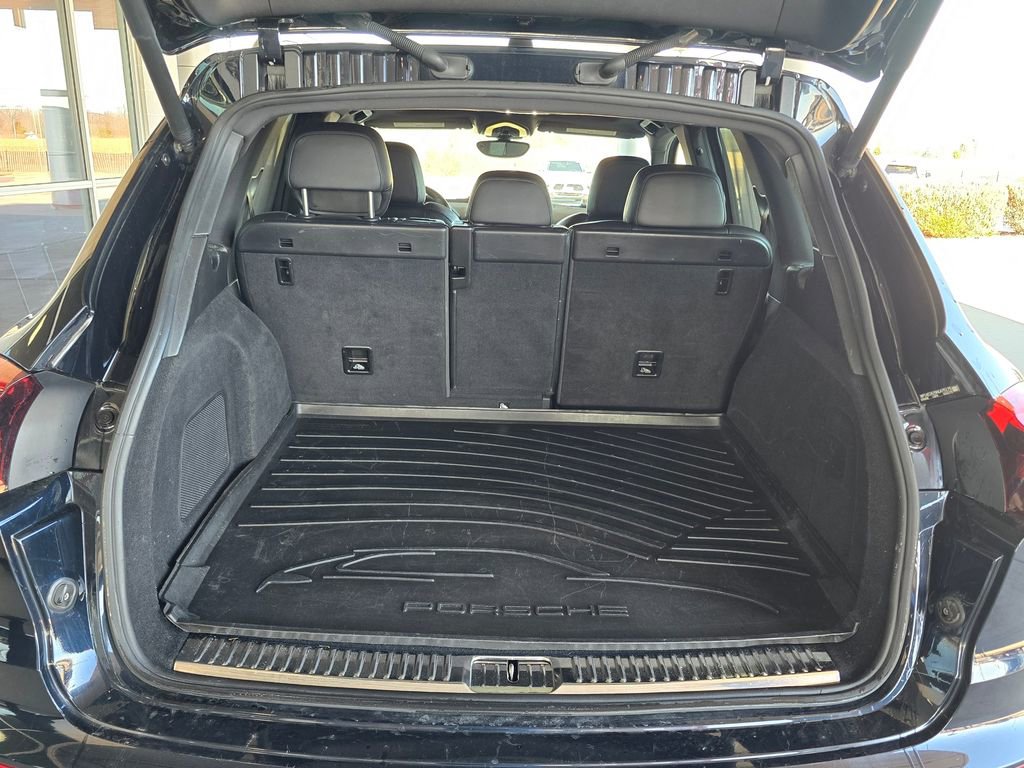 Used 2017 Porsche Cayenne S image 12