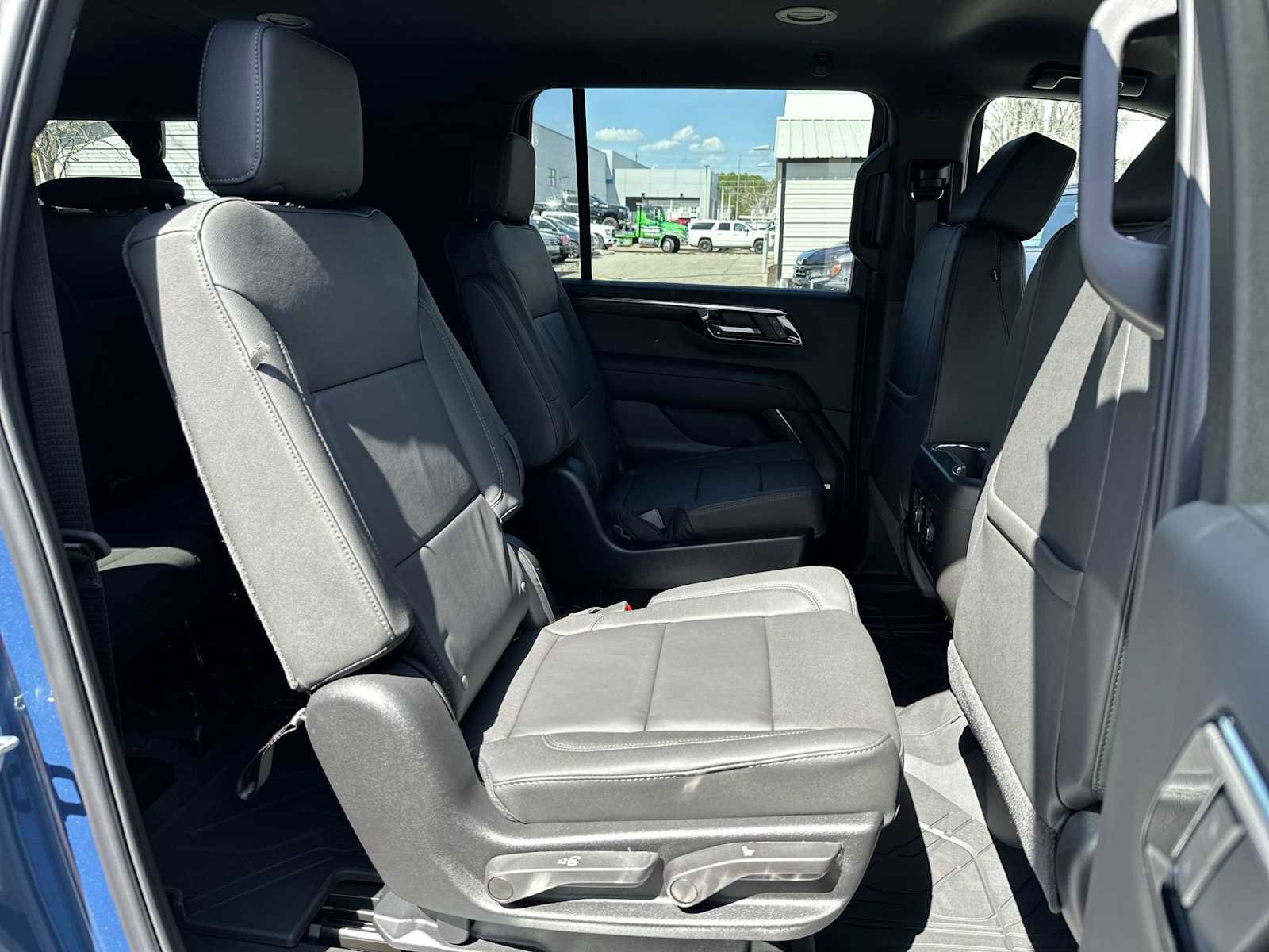 New 2026 Chevrolet Suburban LT w/ Comfort Package image 18