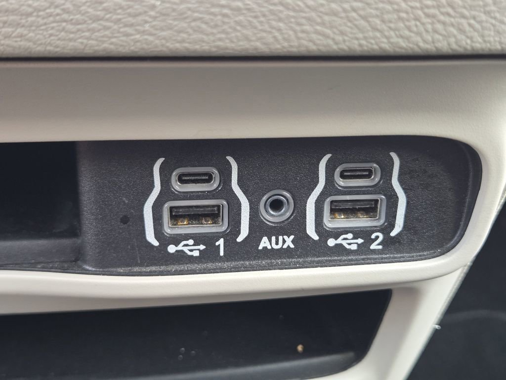 Used 2024 Chrysler Voyager LX FWD image 28