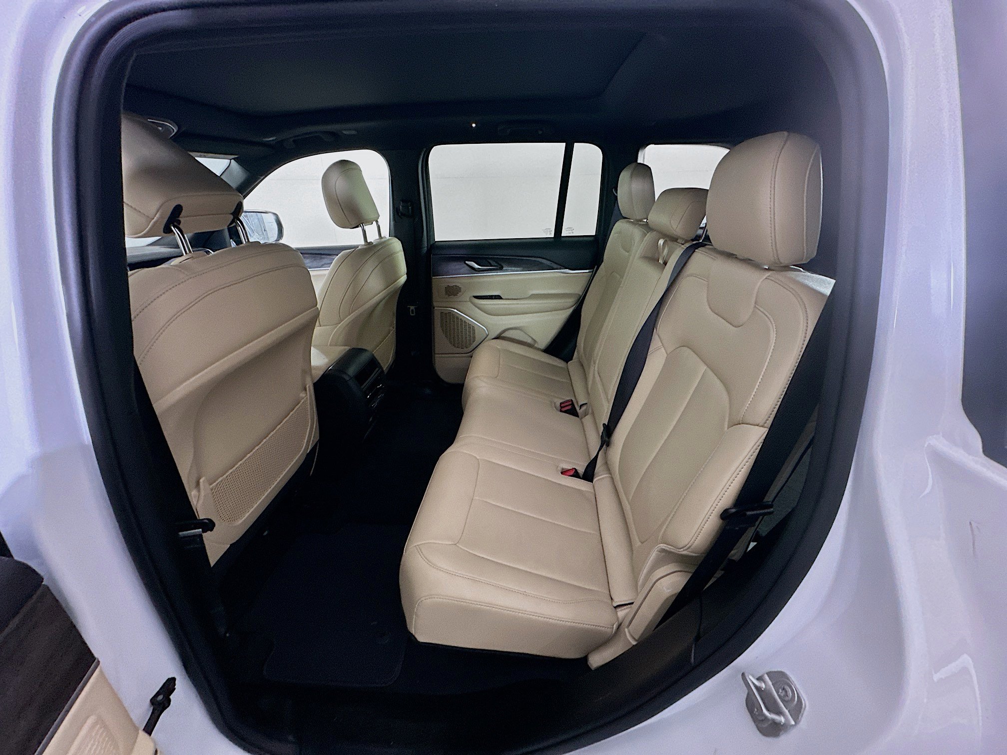 Used 2022 Jeep Grand Cherokee Limited 4xe image 30