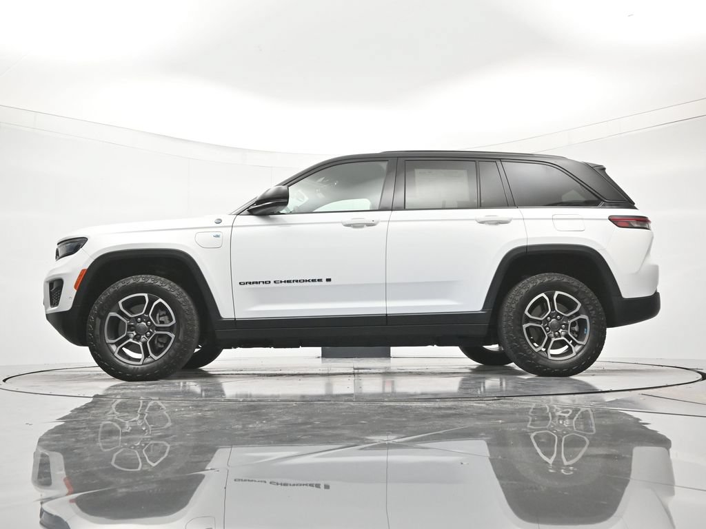 Used 2023 Jeep Grand Cherokee Trailhawk w/ Advanced Protech Group II AWD/4WD image 44