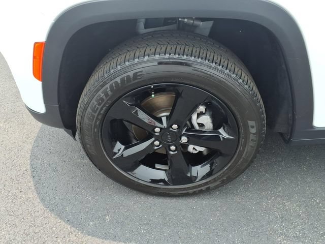 Used 2025 Jeep Grand Cherokee Altitude AWD/4WD image 4