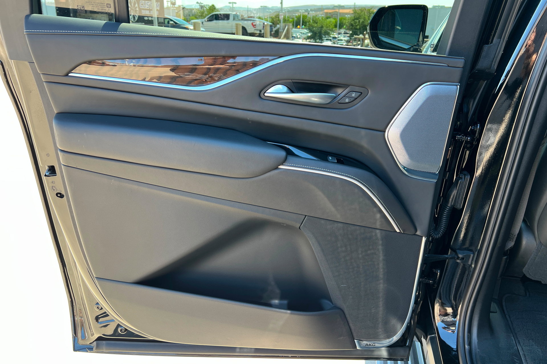 Used 2024 Cadillac Escalade ESV Premium Luxury Platinum AWD/4WD image 19