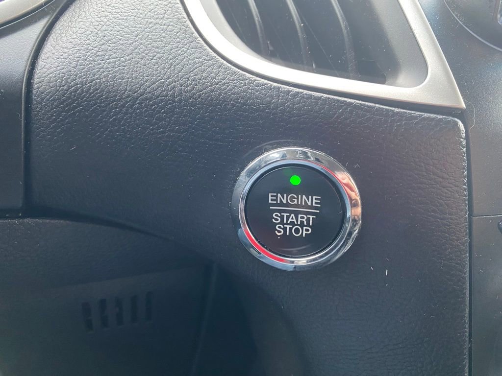 Used 2015 Ford Edge SEL image 26