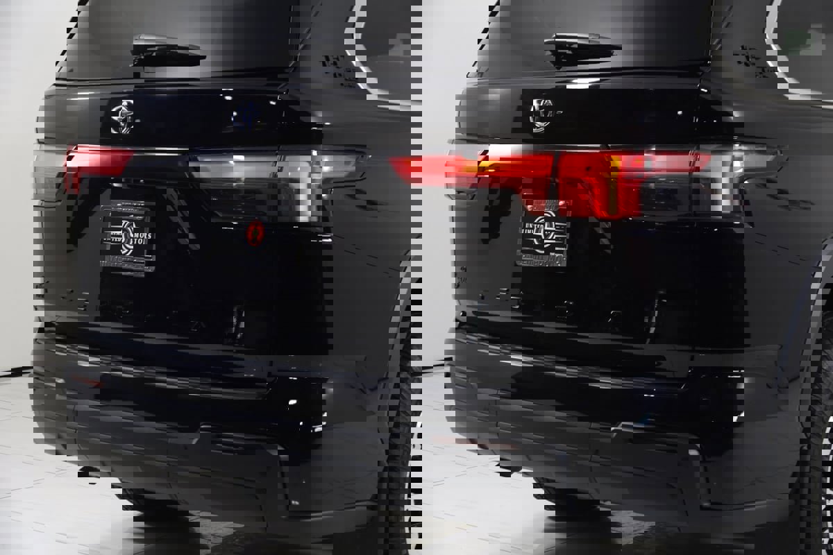 Used 2024 Toyota Sequoia Limited image 59