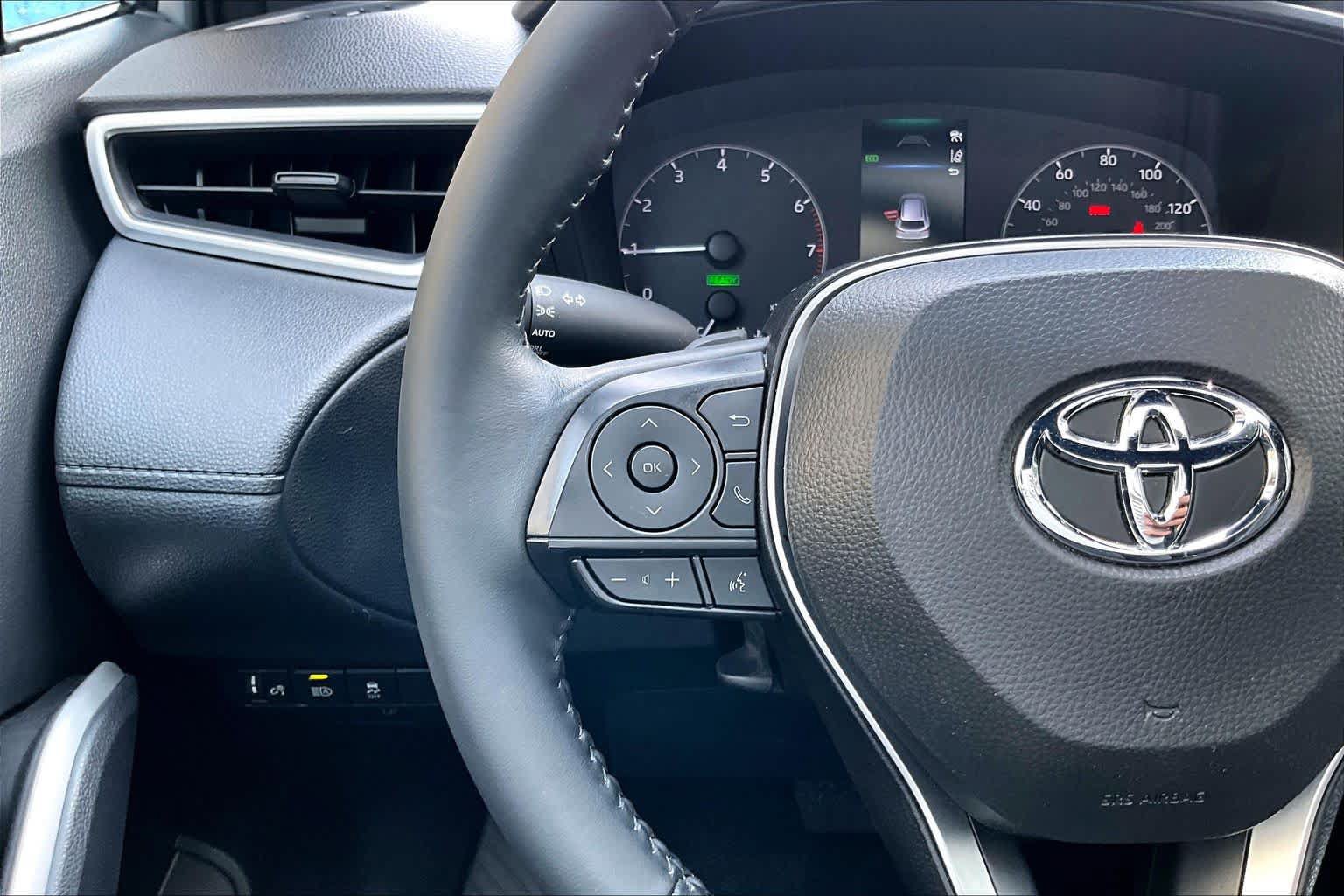 Used 2024 Toyota Corolla Cross AWD Hybrid w/ Moonroof Package image 24