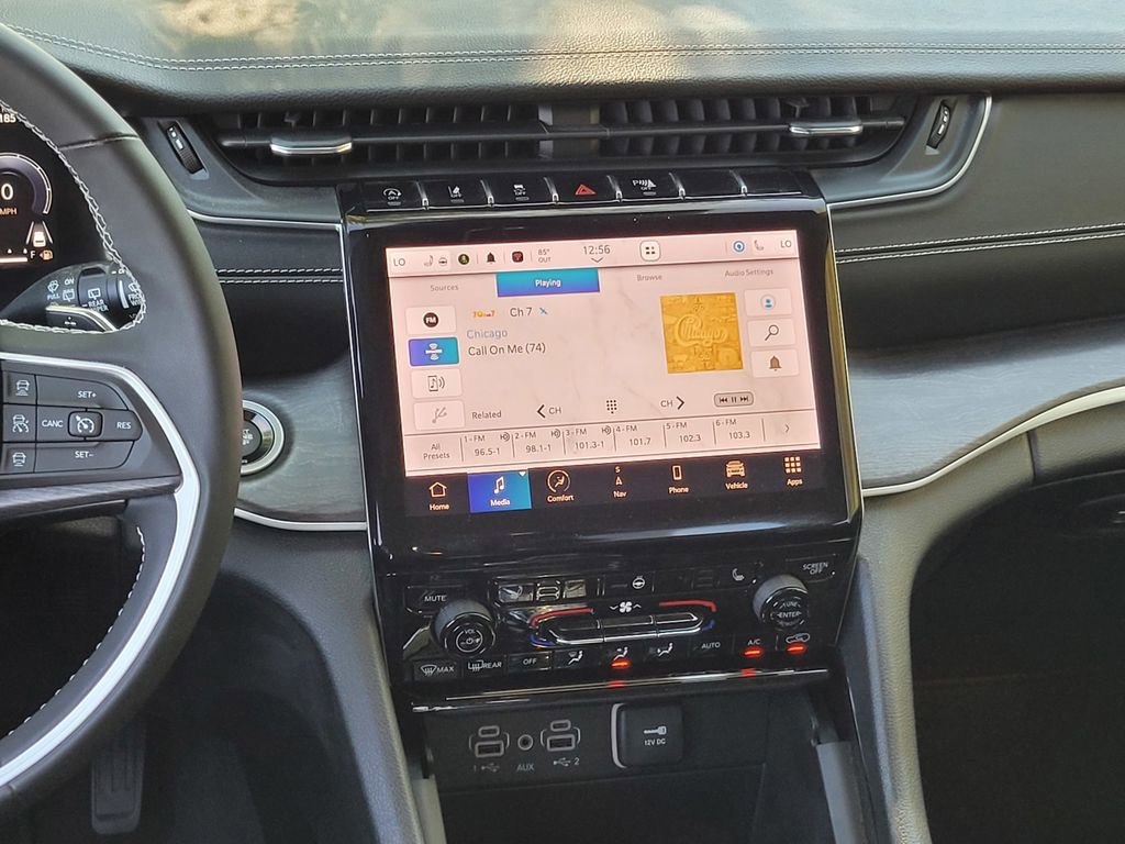 Used 2023 Jeep Grand Cherokee Limited w/ Black Appearance Package image 14