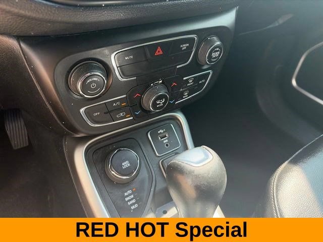 Used 2020 Jeep Compass Latitude w/ Cold Weather Group AWD/4WD image 26