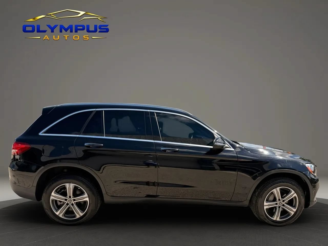 Used 2019 Mercedes-Benz GLC 300 4MATIC w/ Premium Package image 9