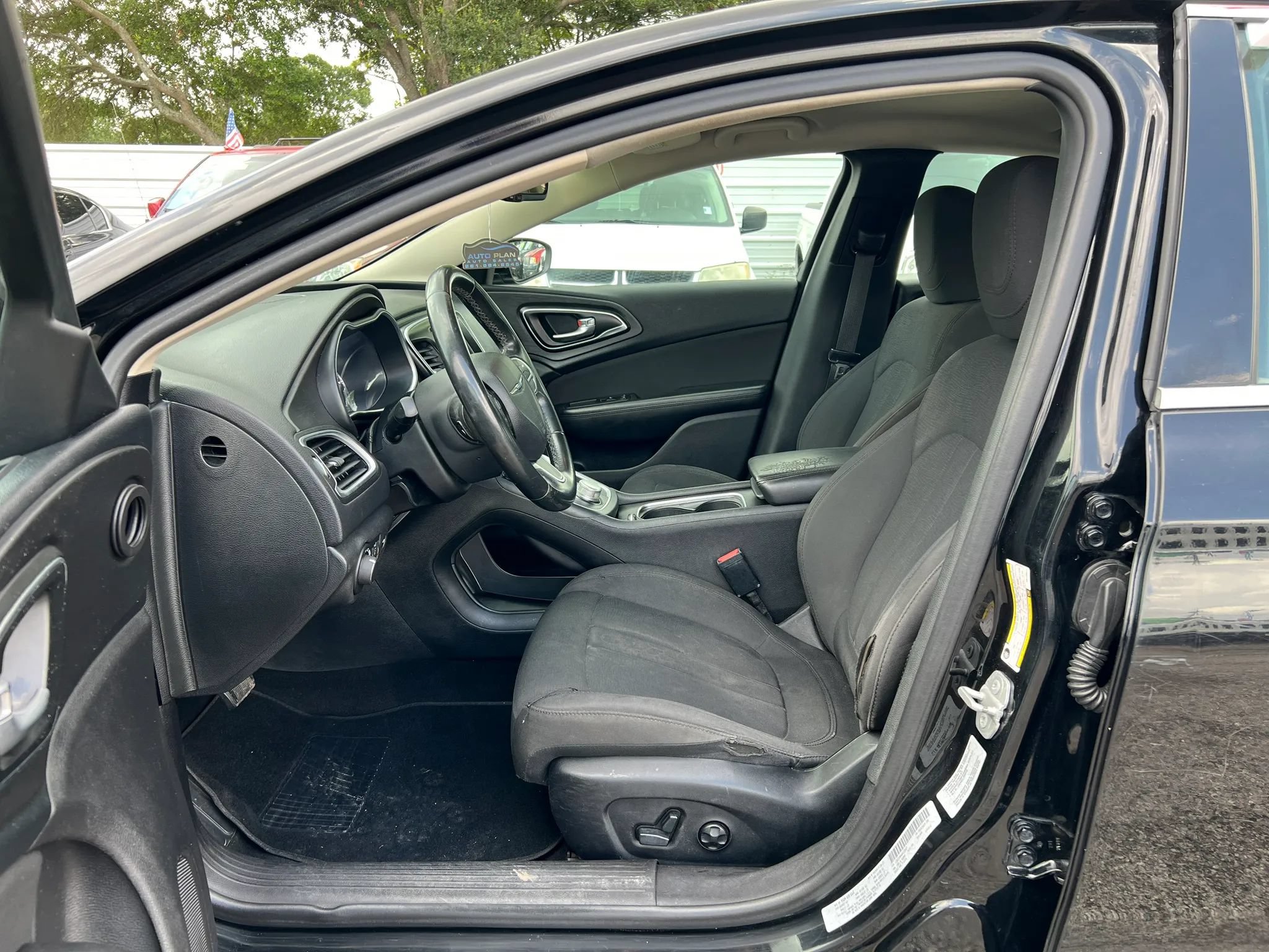 Used 2016 Chrysler 200 Limited w/ Convenience Group FWD image 10