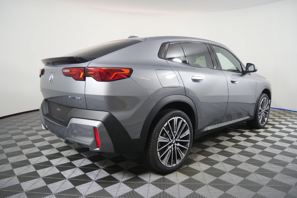 New 2027 BMW X2 xDrive28i AWD/4WD image 4