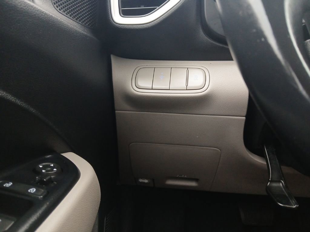 Used 2023 Hyundai Venue SEL image 10