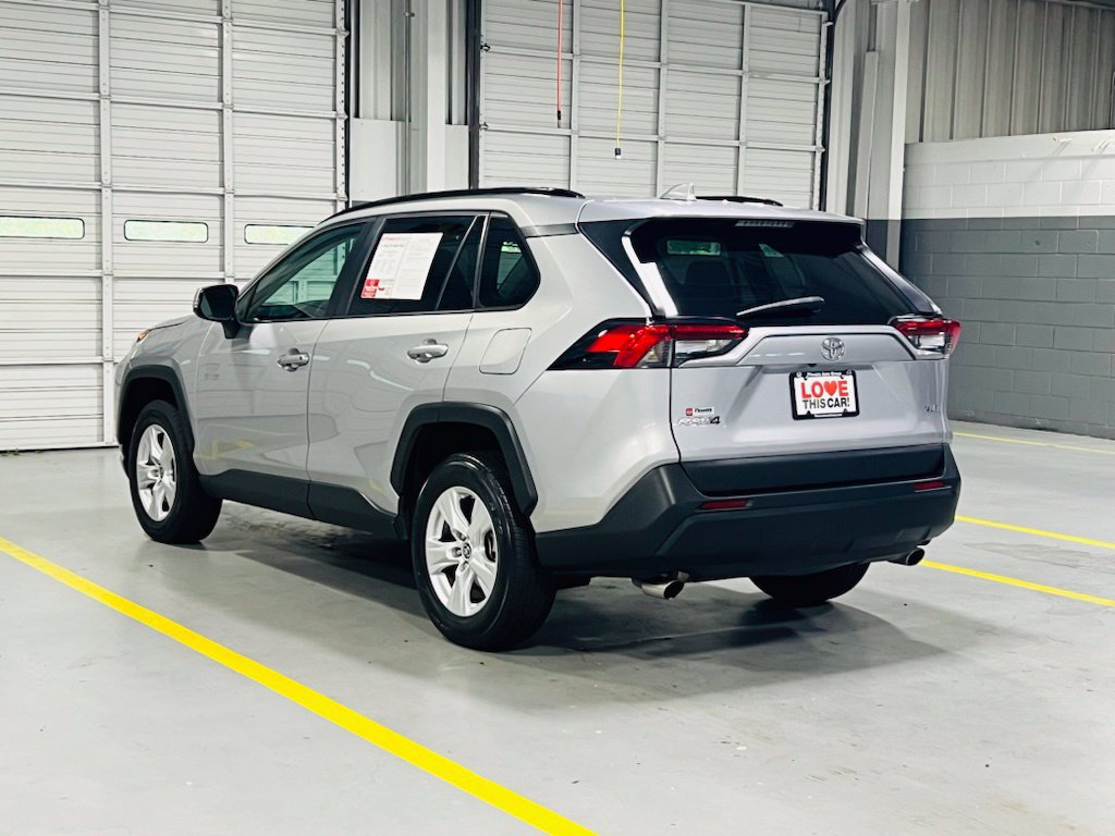 Used 2021 Toyota RAV4 XLE w/ Convenience Package FWD image 15