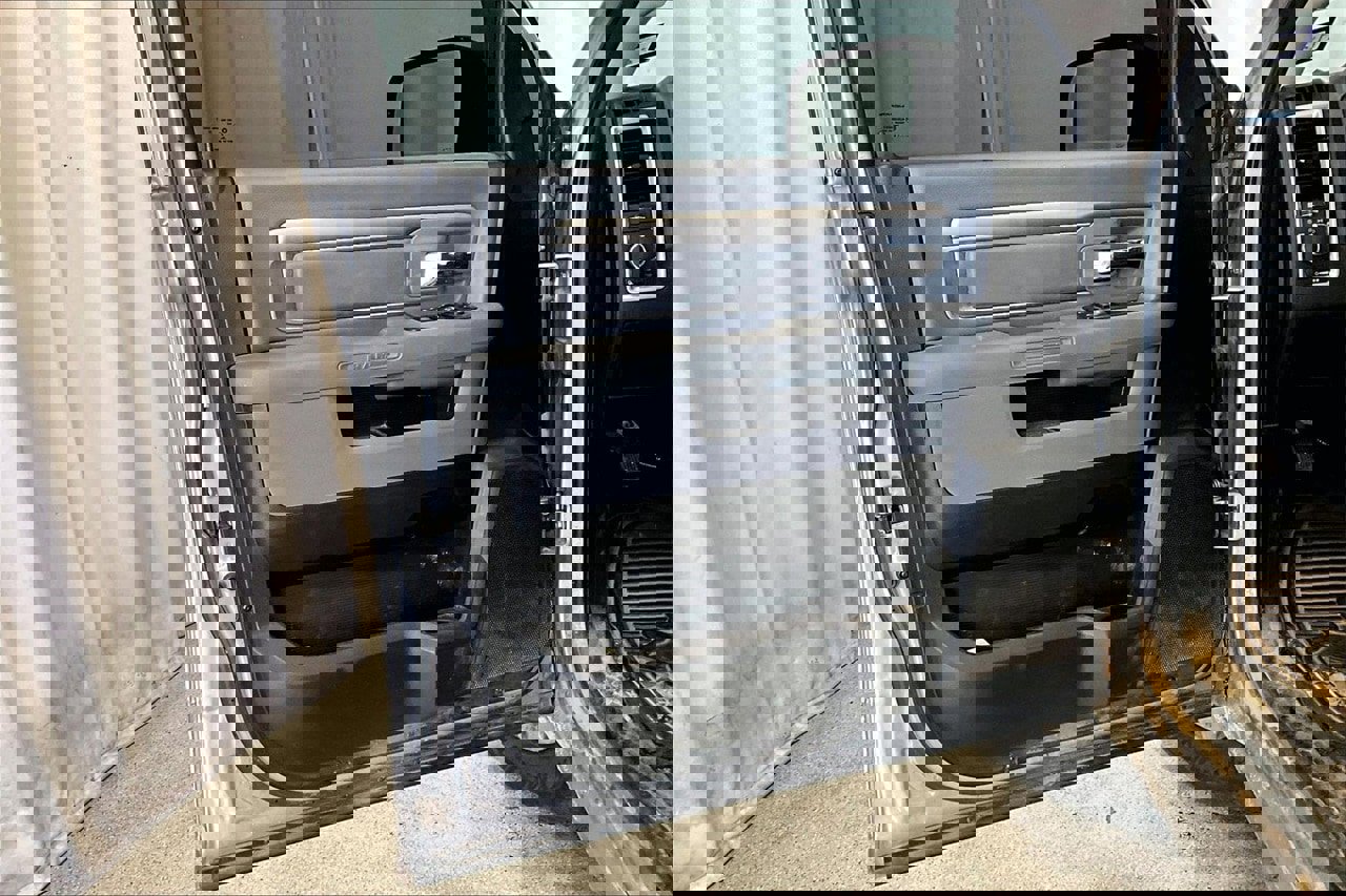 Used 2019 RAM 1500 Classic SLT image 21