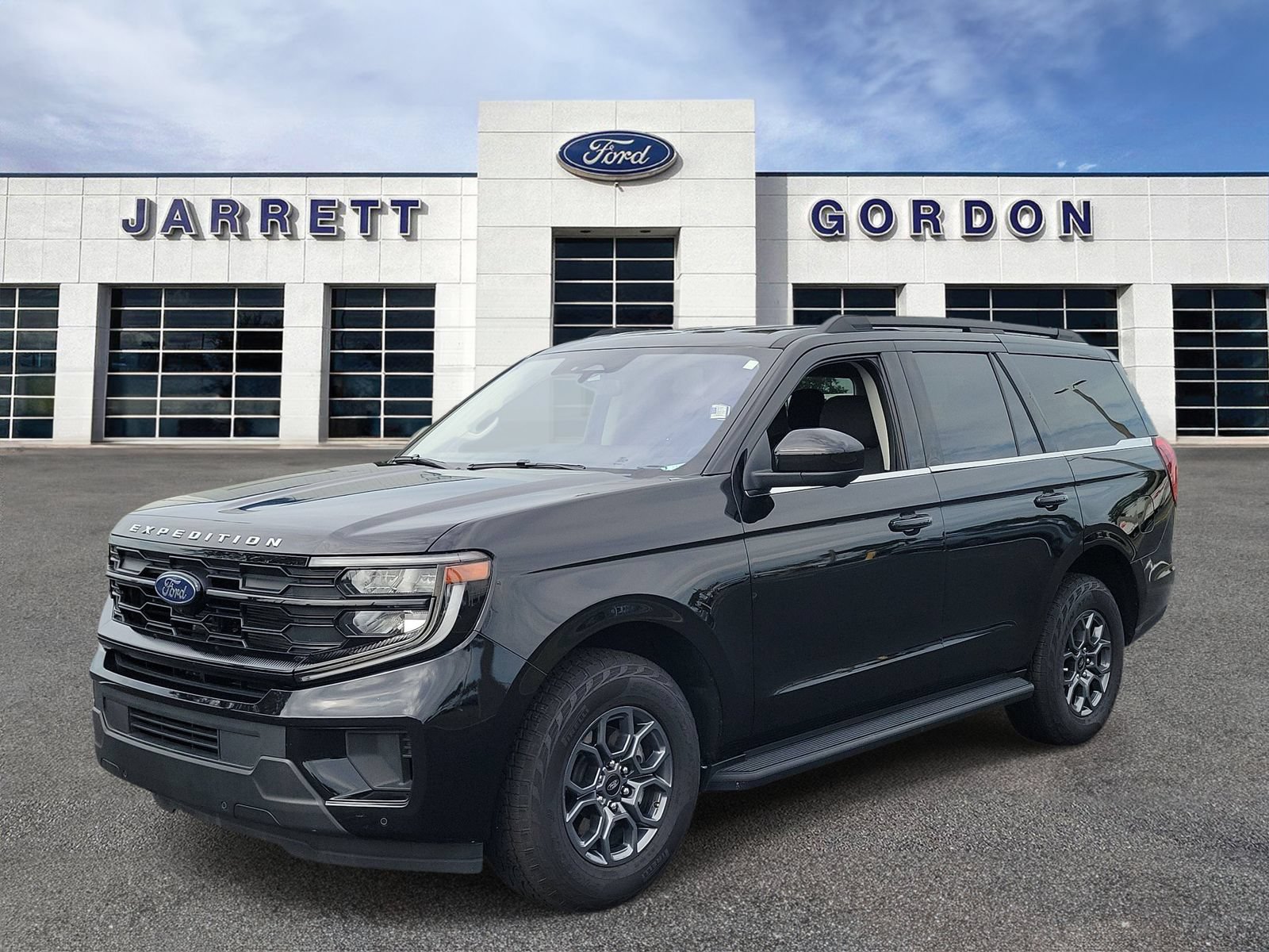 Certified 2025 Ford Expedition Active AWD/4WD image 2