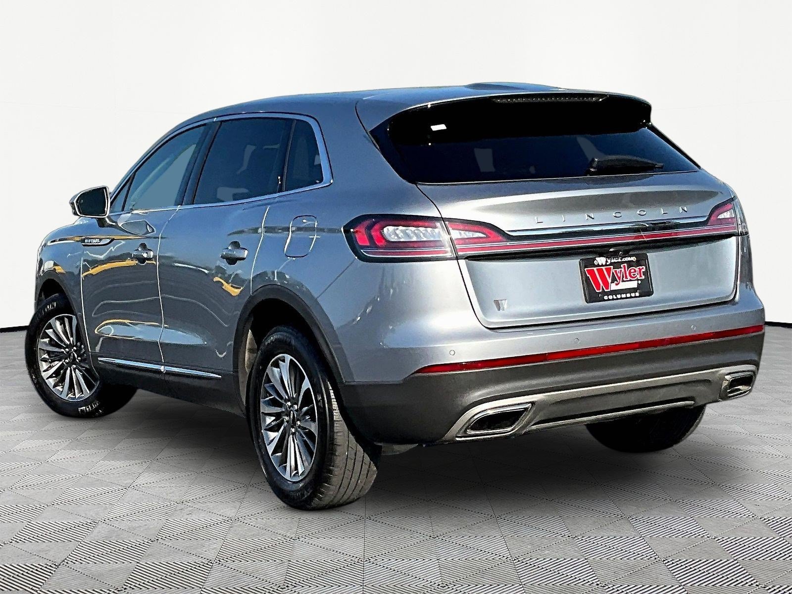 Used 2023 Lincoln Nautilus Reserve AWD/4WD image 4