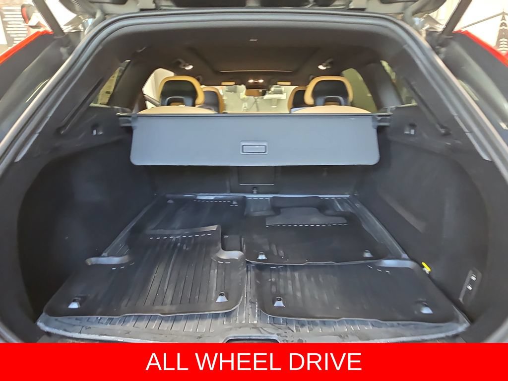 Used 2018 Volvo XC60 T8 Inscription w/ Advanced Package AWD/4WD image 13