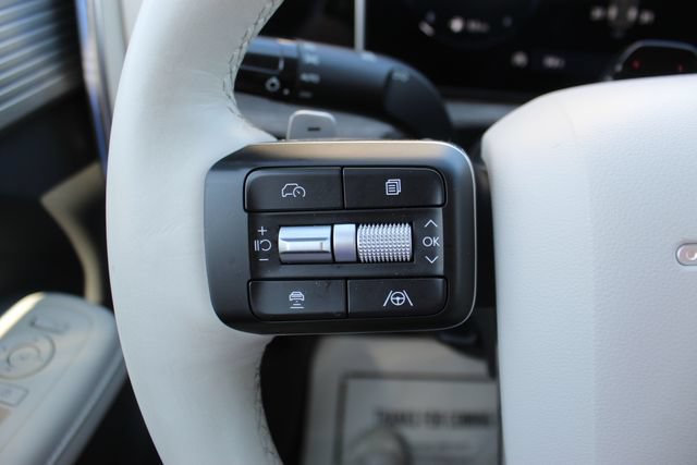 Used 2025 Hyundai Santa Fe Limited AWD/4WD image 14