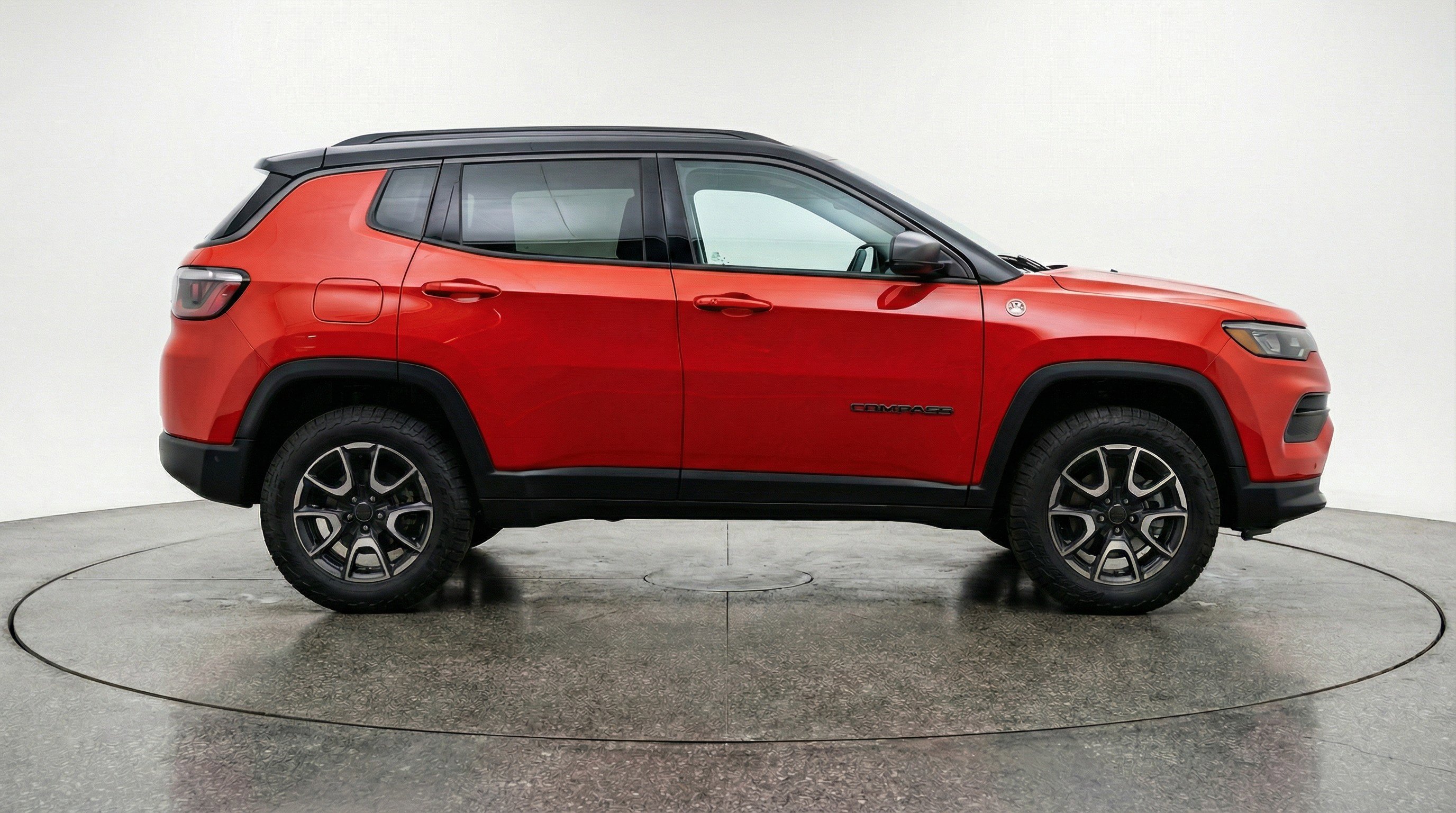 Used 2025 Jeep Compass Trailhawk image 11