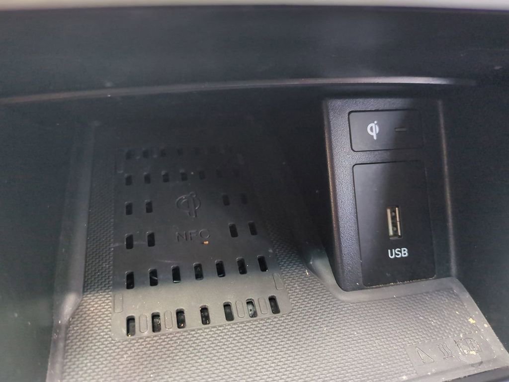 Used 2023 Hyundai Kona Limited w/ Cargo Package FWD image 28