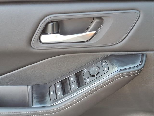 Used 2026 Nissan Rogue SV image 17