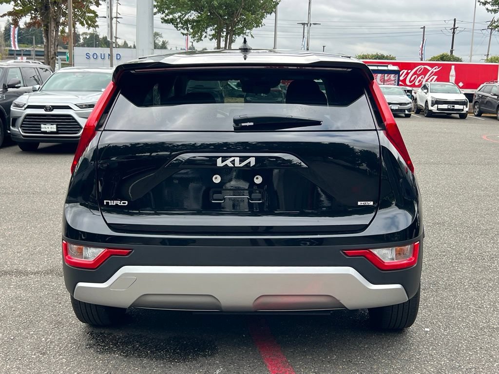 Certified 2025 Kia Niro LX FWD image 6