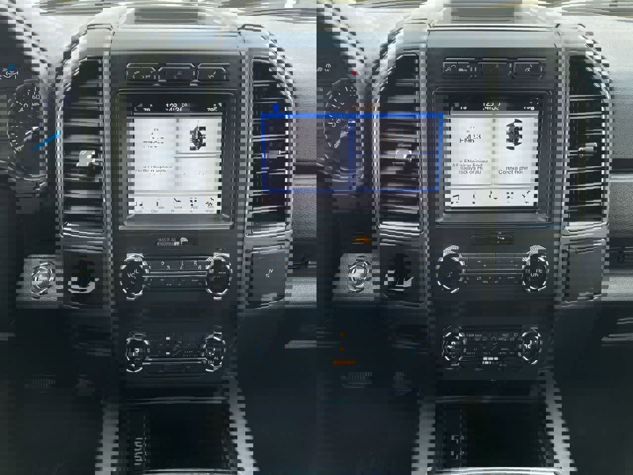 Used 2019 Ford Expedition XLT image 13