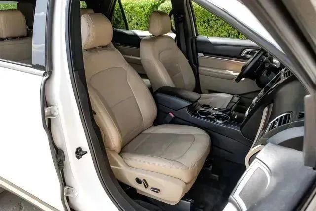 Used 2016 Ford Explorer Limited image 41