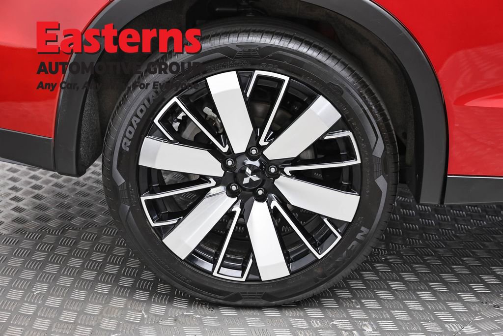 Used 2025 Mitsubishi Outlander AWD image 31