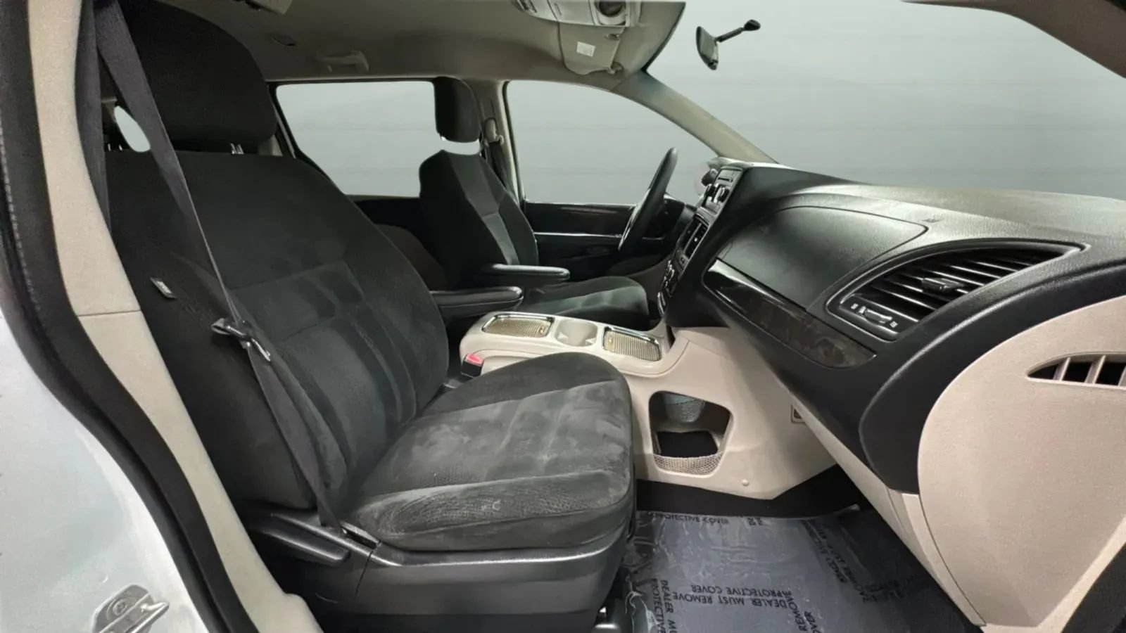 Used 2015 Dodge Grand Caravan SXT FWD image 22