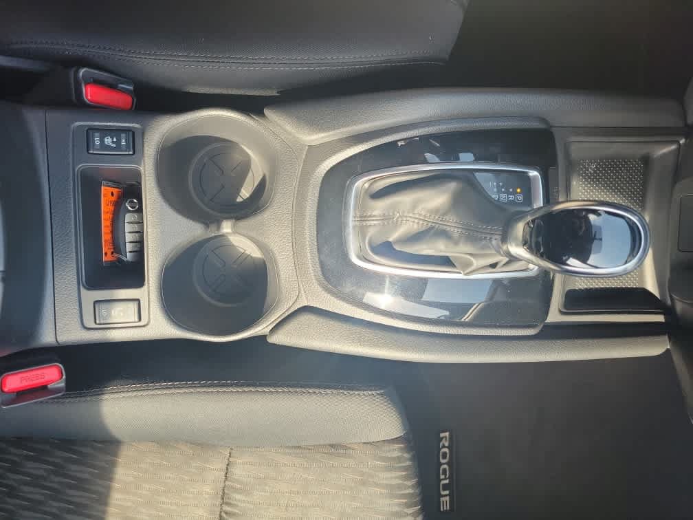 Used 2018 Nissan Rogue SV AWD/4WD image 15