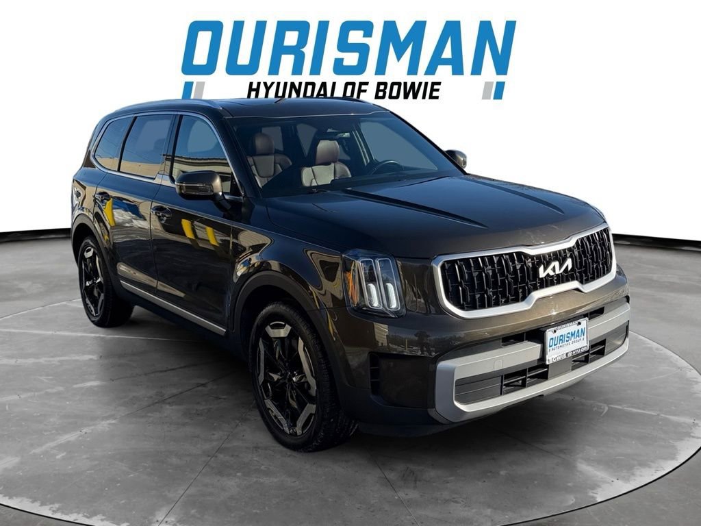 Used 2023 Kia Telluride EX w/ EX Captain's Chair Package