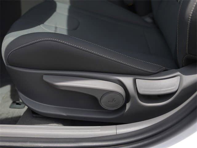 Certified 2025 Hyundai Elantra Blue image 10