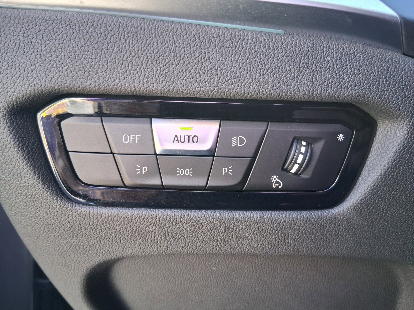 Certified 2023 BMW 330e xDrive w/ Premium Package image 22