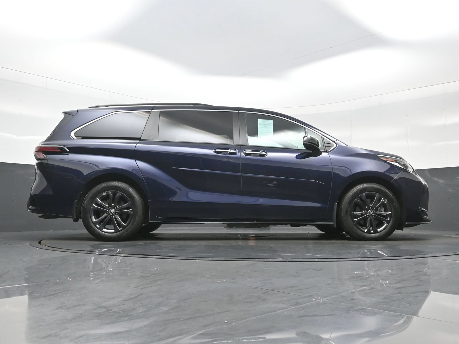 Used 2024 Toyota Sienna XSE AWD/4WD image 35