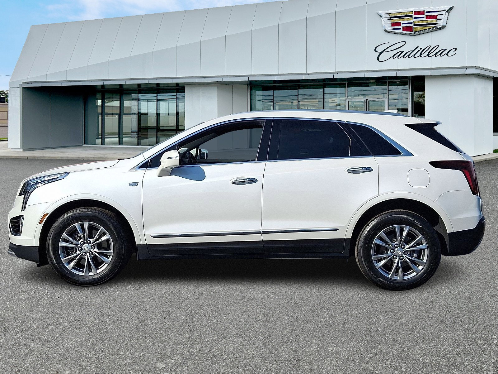 Certified 2022 Cadillac XT5 Premium Luxury AWD/4WD image 2