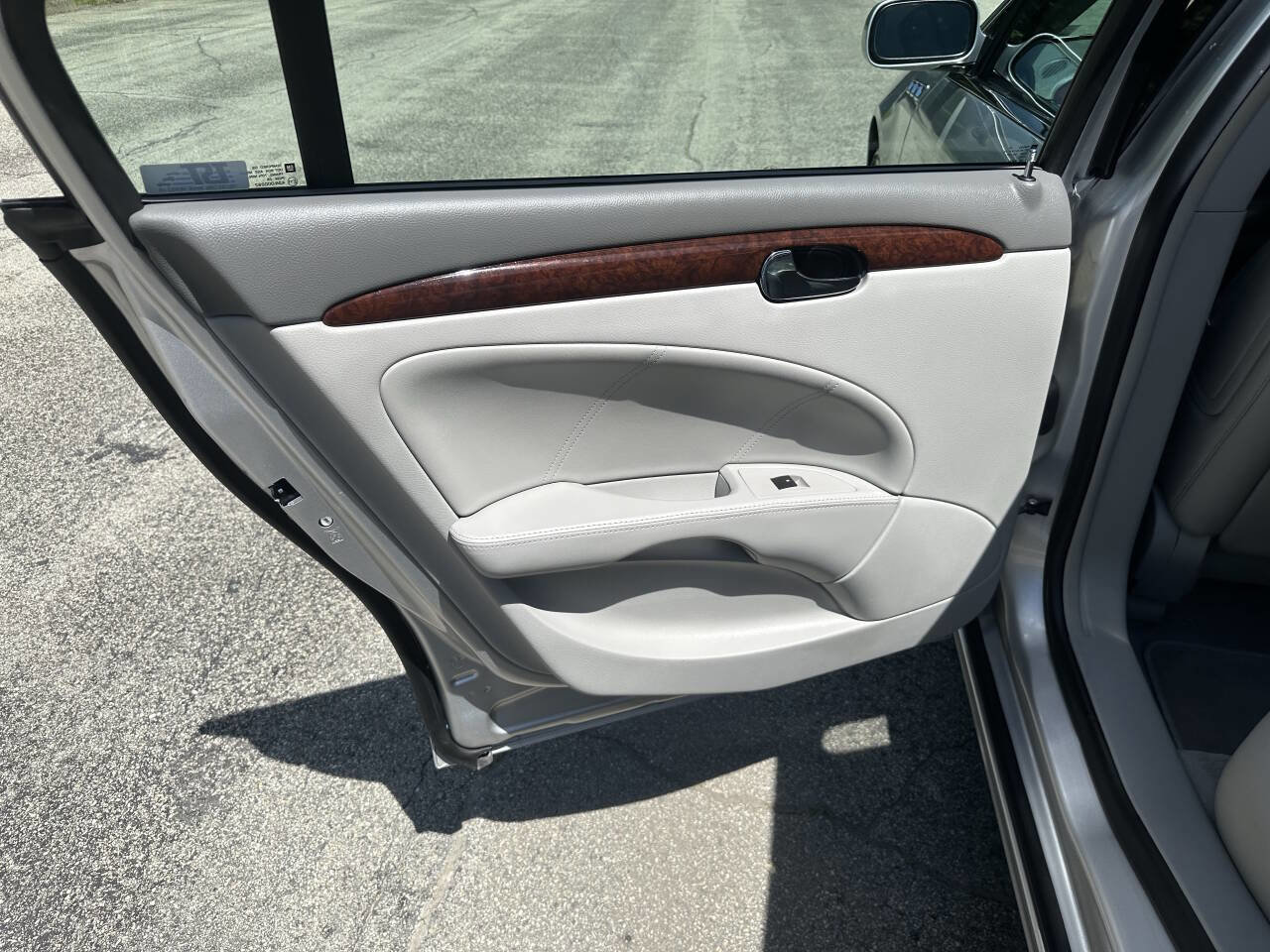 Used 2011 Buick Lucerne CXL FWD image 16