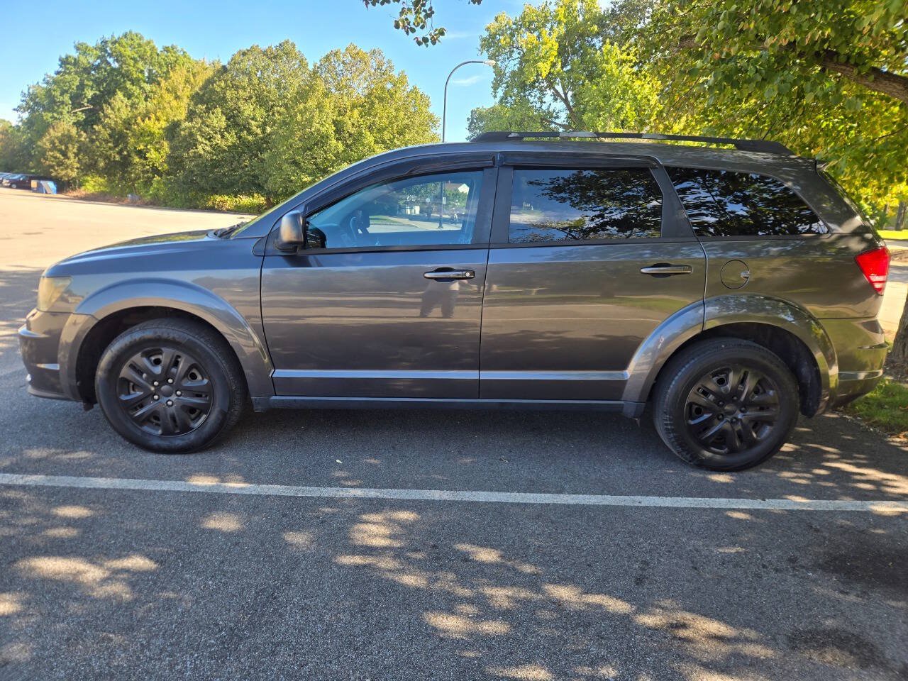 Used 2018 Dodge Journey SE w/ Connectivity Group FWD image 4