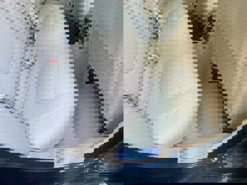 Used 2010 Jaguar XF Luxury image 33