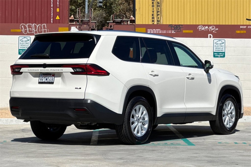 Used 2024 Toyota Grand Highlander XLE image 7