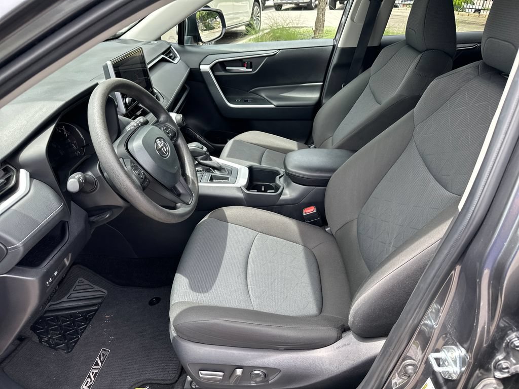 Used 2025 Toyota RAV4 XLE FWD image 19