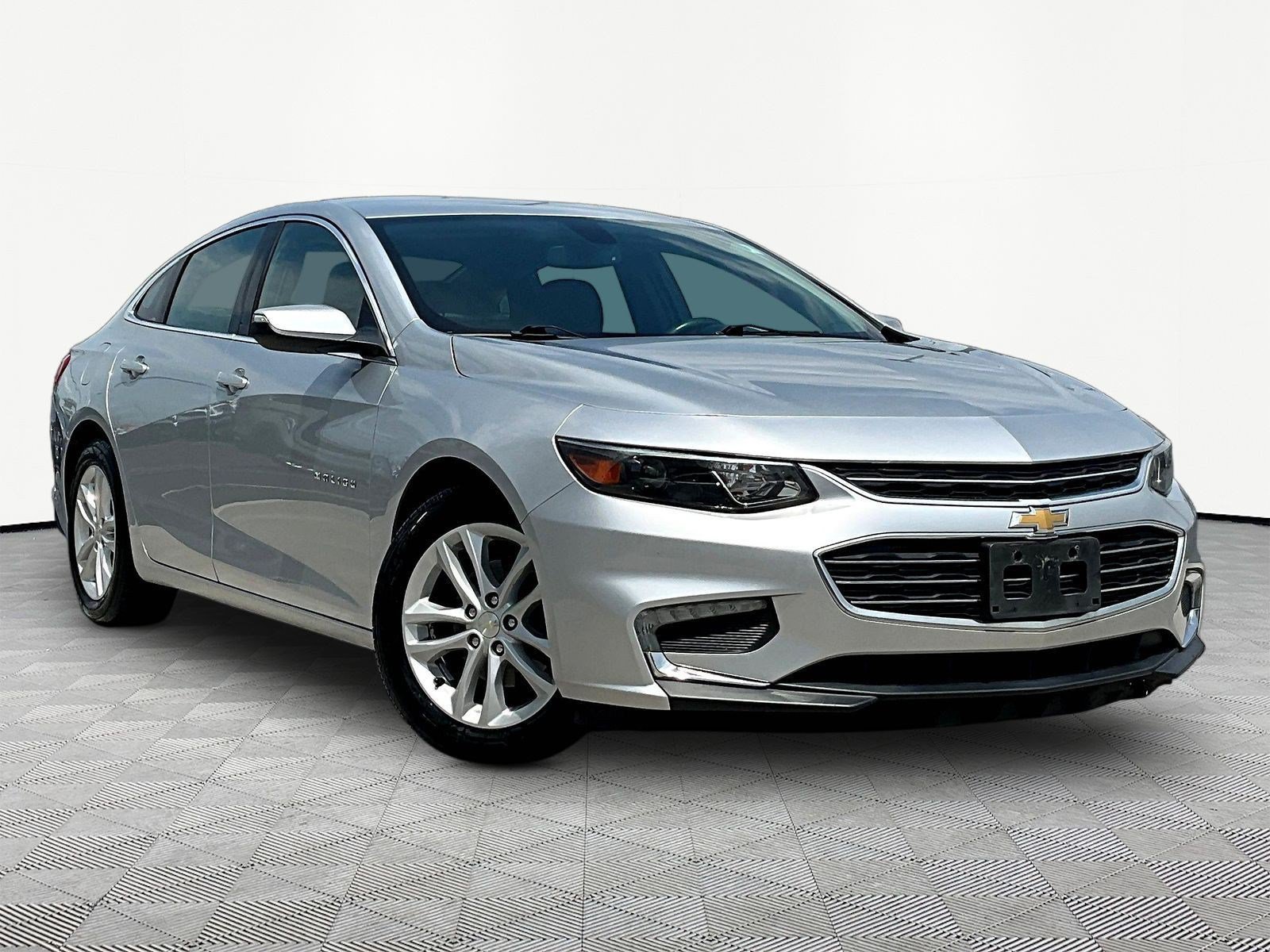 Used 2016 Chevrolet Malibu LT FWD image 3