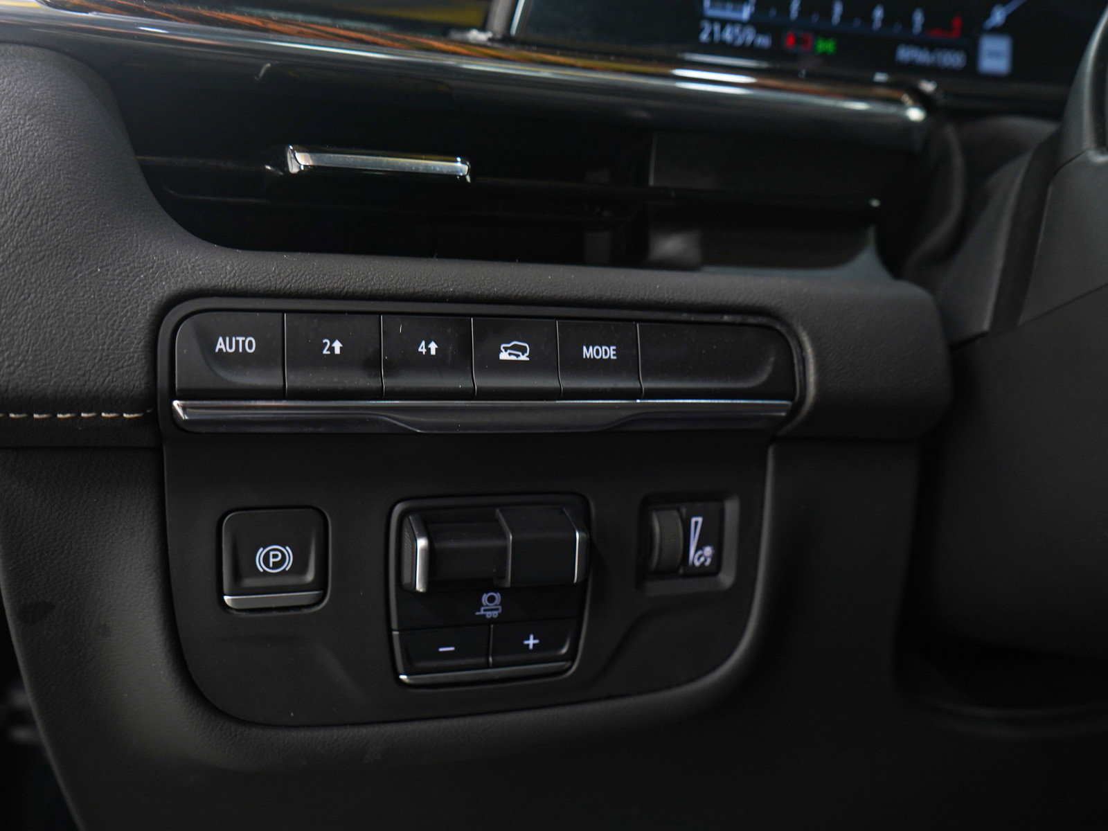 Used 2024 Cadillac Escalade ESV Premium Luxury image 31