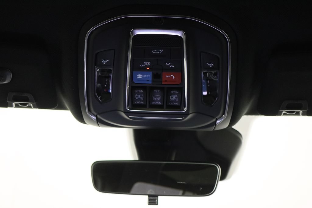 Used 2026 Jeep Grand Cherokee Limited w/ Limited Altitude Package AWD/4WD image 20