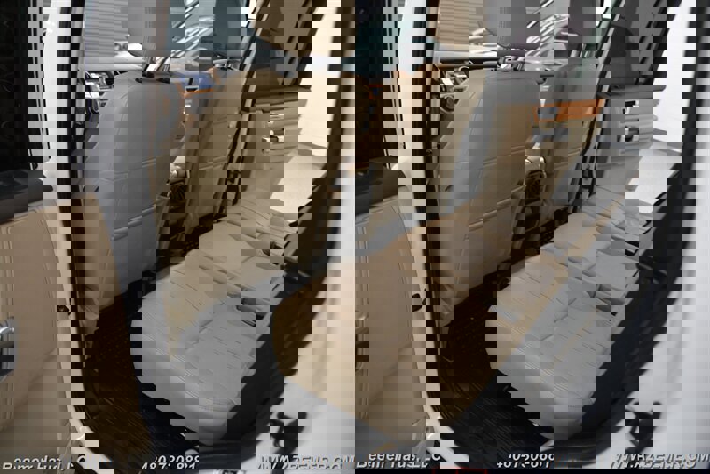 Used 2015 Land Rover LR4 HSE image 25